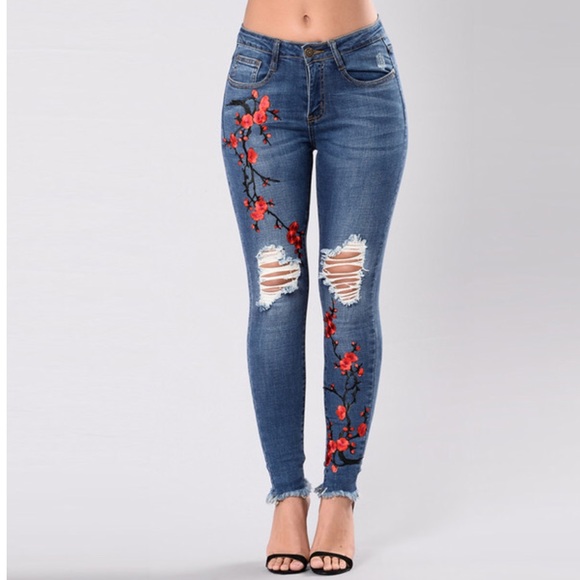 🛍SALE🛍Floral Embroidered Jeans - Picture 2 of 8